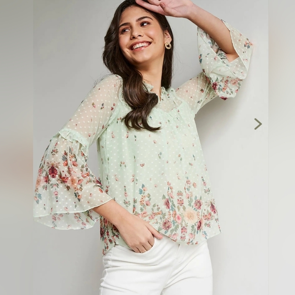 AND Light Green Floral Blouse Size 10 NWOT.